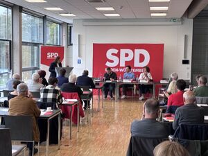Isabel Cademartori mit den SPD Kreisvorständen Stefanie Stedry und Lukas Hornung